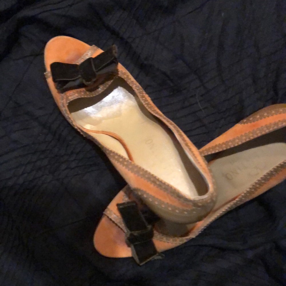Valentino 2-toned Orange Pumps